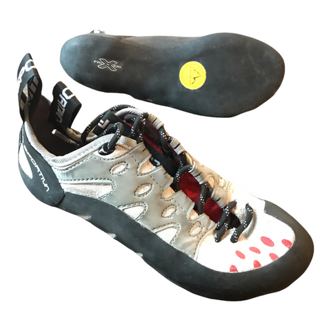 La Sportiva Tarantulace Climbing Shoe Gray, Red 32
